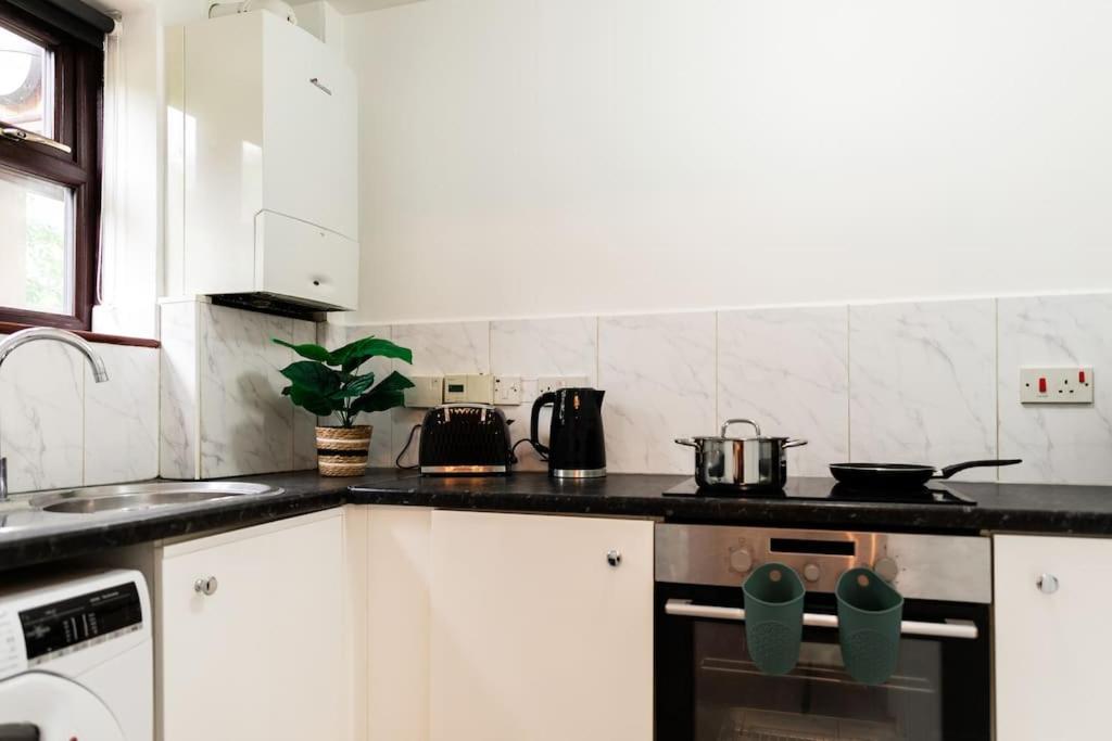 Cosy Decorated Flat In Tonbridgeアパートメント エクステリア 写真